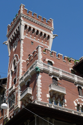 Italy, Milano, Alfredo Coppedè, Palazzo Viviani Cova