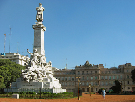 Buenos Aires, Plaza Colón, Monumento a Colón