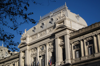 Montevideo, Avenida 18 de Julio, universidad