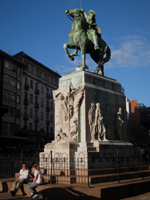 Montevideo, Avenida 18 de Julio, Monumento al Gaucho