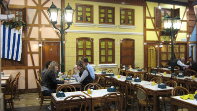 Montevideo, Avenida 18 de Julio, Plaza Fabini, ex-Banco de Londres, La Pasiva