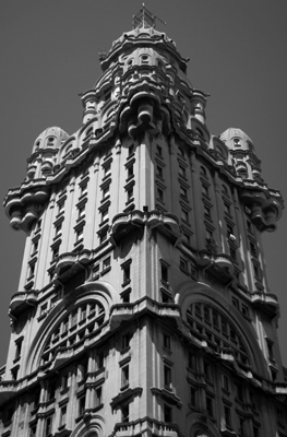 Montevideo, Plaza de la Independencia, Palacio Salvo, Mario Palanti