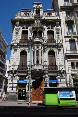 Montevideo, Avenida 18 de Julio, Museo del Gaucho, Alfred Massüe, Palacio Uriarte de Heber