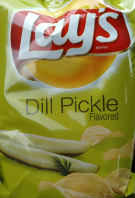 USA, Iowa, Cedar Rapids, potato chips, dill pickle