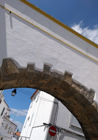 Rick Steves, guidebook research, Portugal, Évora, aqueduto