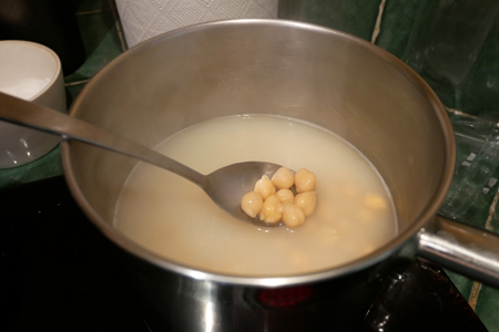 espinacas con garbanzos, Andalucía, Sevilla, Spain, España