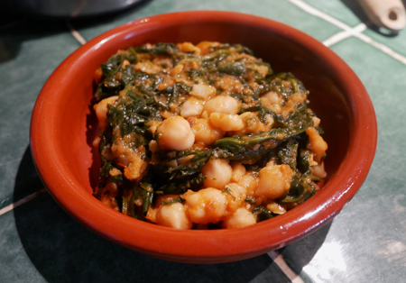 espinacas con garbanzos, Andalucía, Sevilla, Spain, España